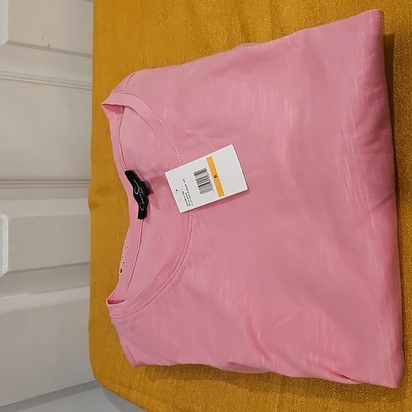 Jessica Simpson Wild Rose Flutter Sleeve Tee - Picture 7 of 7